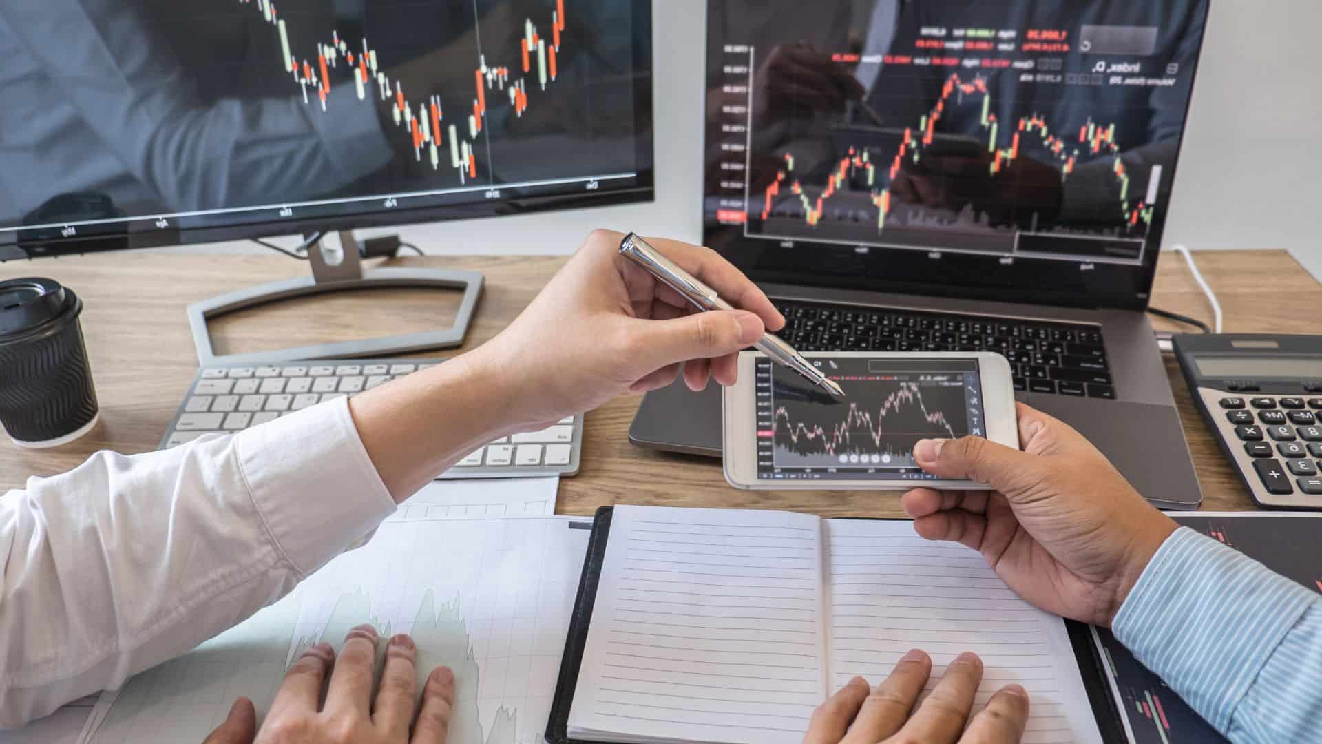 Forex Copy Trading Review 2026: Comparing Fee Structures and Hidden Costs Globally